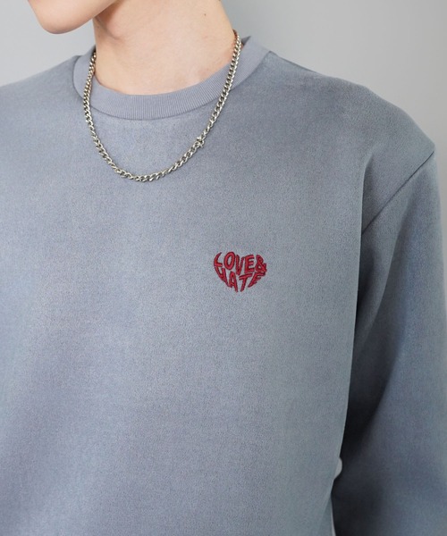 SPINNS（スピンズ）の「短丈フェイクスエードワンポイントスウェット/ワンポイントハート/ショート丈（スウェット・メンズ・ブルー/チャコール/アイボリー・ONESIZE）」の3枚目の写真