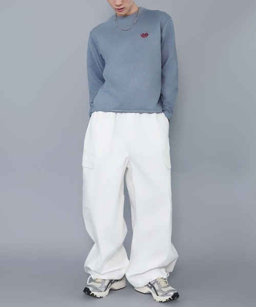 SPINNS（スピンズ）の「短丈フェイクスエードワンポイントスウェット/ワンポイントハート/ショート丈（スウェット・メンズ・ブルー/チャコール/アイボリー・ONESIZE）」の5枚目の写真