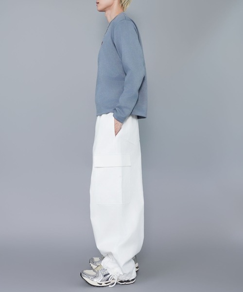 SPINNS（スピンズ）の「短丈フェイクスエードワンポイントスウェット/ワンポイントハート/ショート丈（スウェット・メンズ・ブルー/チャコール/アイボリー・ONESIZE）」の6枚目の写真