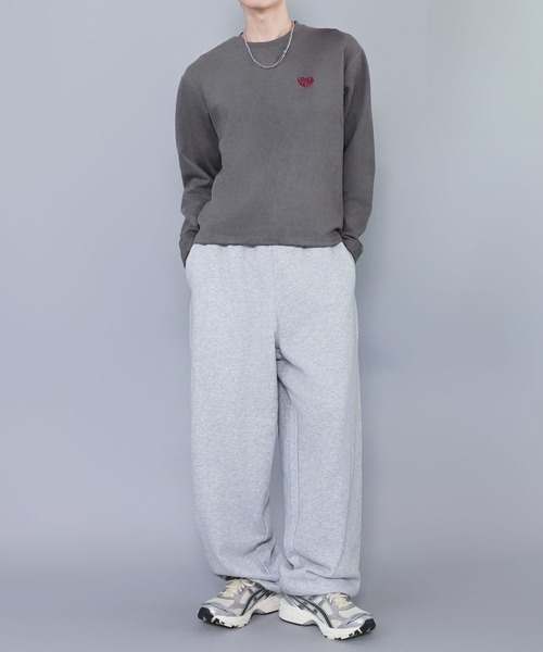 SPINNS（スピンズ）の「短丈フェイクスエードワンポイントスウェット/ワンポイントハート/ショート丈（スウェット・メンズ・ブルー/チャコール/アイボリー・ONESIZE）」の8枚目の写真