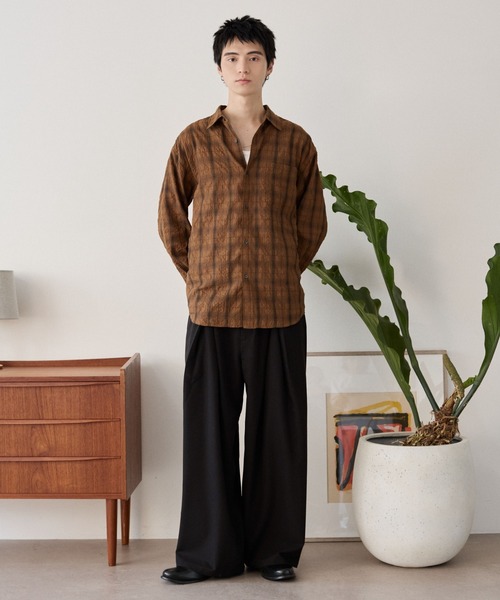 LUCY（ルーシー）の「LUCY/【25年秋冬新作】クロスタックバギースラックス（スラックス・メンズ・ブラック/グレー系その他4/ブラック系その他4・MEDIUM/LARGE）」の4枚目の写真