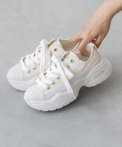 CONVERSE(コンバース)の「CONVERSE コンバース ALL STAR SURGETRAINER OX オールスター サージトレーナー 厚底スニーカー(スニーカー・レディース・ホワイト/ブラック・22.5cm/23.0cm/23.5cm/24.0cm/24.5cm/25.0cm/25.5cm/22.0cm/26.0cm)」の5枚目の写真