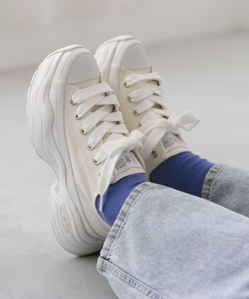 CONVERSE(コンバース)の「CONVERSE コンバース ALL STAR SURGETRAINER OX オールスター サージトレーナー 厚底スニーカー(スニーカー・レディース・ホワイト/ブラック・22.5cm/23.0cm/23.5cm/24.0cm/24.5cm/25.0cm/25.5cm/22.0cm/26.0cm)」の6枚目の写真