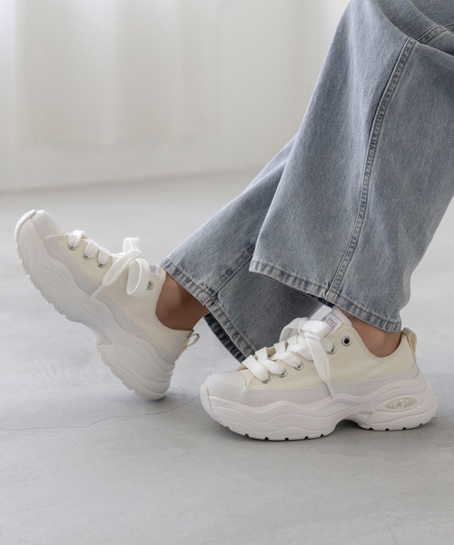 CONVERSE(コンバース)の「CONVERSE コンバース ALL STAR SURGETRAINER OX オールスター サージトレーナー 厚底スニーカー(スニーカー・レディース・ホワイト/ブラック・22.5cm/23.0cm/23.5cm/24.0cm/24.5cm/25.0cm/25.5cm/22.0cm/26.0cm)」の7枚目の写真