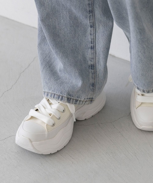 CONVERSE(コンバース)の「CONVERSE コンバース ALL STAR SURGETRAINER OX オールスター サージトレーナー 厚底スニーカー(スニーカー・レディース・ホワイト/ブラック・22.5cm/23.0cm/23.5cm/24.0cm/24.5cm/25.0cm/25.5cm/22.0cm/26.0cm)」の9枚目の写真