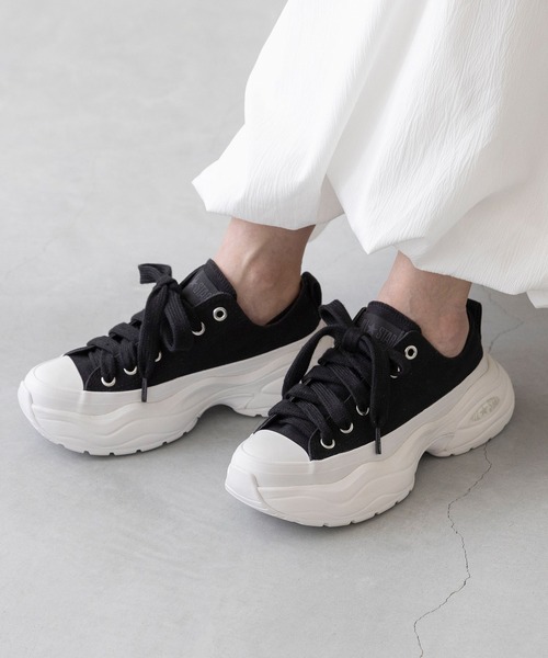 CONVERSE(コンバース)の「CONVERSE コンバース ALL STAR SURGETRAINER OX オールスター サージトレーナー 厚底スニーカー(スニーカー・レディース・ホワイト/ブラック・22.5cm/23.0cm/23.5cm/24.0cm/24.5cm/25.0cm/25.5cm/22.0cm/26.0cm)」の12枚目の写真