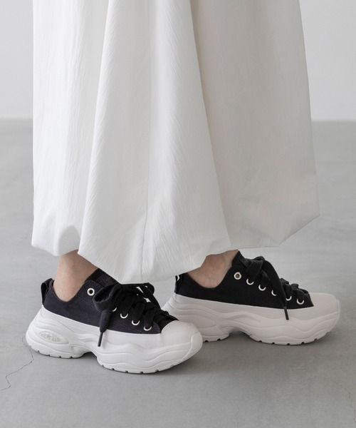 CONVERSE(コンバース)の「CONVERSE コンバース ALL STAR SURGETRAINER OX オールスター サージトレーナー 厚底スニーカー(スニーカー・レディース・ホワイト/ブラック・22.5cm/23.0cm/23.5cm/24.0cm/24.5cm/25.0cm/25.5cm/22.0cm/26.0cm)」の18枚目の写真