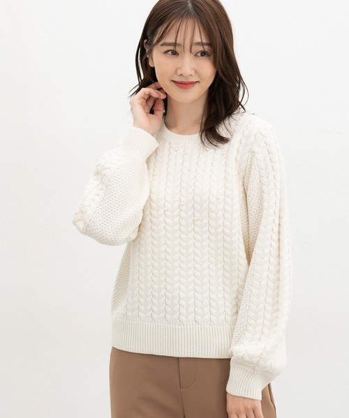 Honeys(ハニーズ)の「ケーブル編パール付ニット(ニット/セーター・レディース・ベージュ/ネイビー/ラベンダー/ミント/アイボリー・3L/S/M/LL/L)」の8枚目の写真
