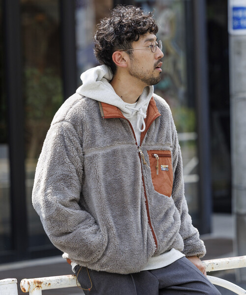 FREAK'S STORE(フリークスストア)の「リラックスフィット ワンポイントロゴ リバーシブル ナイロン フリースジャケット /ナイロンジャケット ボアジャケット(ブルゾン・メンズ・ブラック/オリーブ/ベージュ/ネイビー/オレンジ・SMALL/LARGE/MEDIUM)」の8枚目の写真