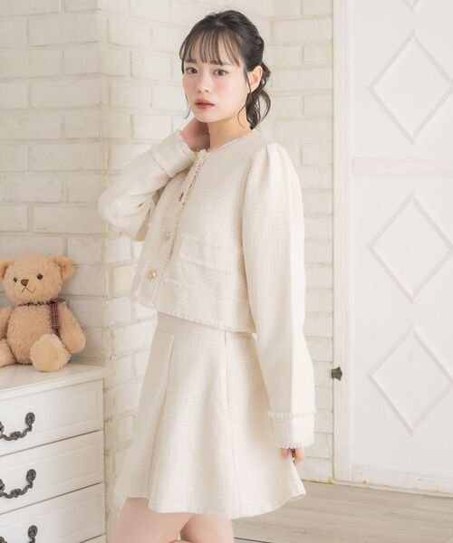 ems excite（エムズエキサイト）の「【セットアップ対応】プレート付ラメツイードJK（ノーカラージャケット・レディース・ベージュ/ナチュラル/ブラック・FREE）」の14枚目の写真