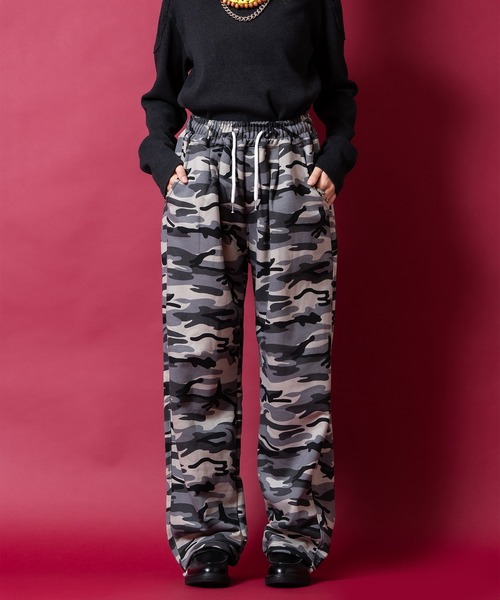 a.p.o.v. 2タックカモフラスウェットワイドパンツ（スウェットパンツ