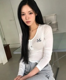 【日本未発売/WEB限定】MUCENT(ムセント)/Uネック 裾ラウンド スナップボタン カットソー/HARING SIGNATURE LOGO SNAP BUTTON U NECK T