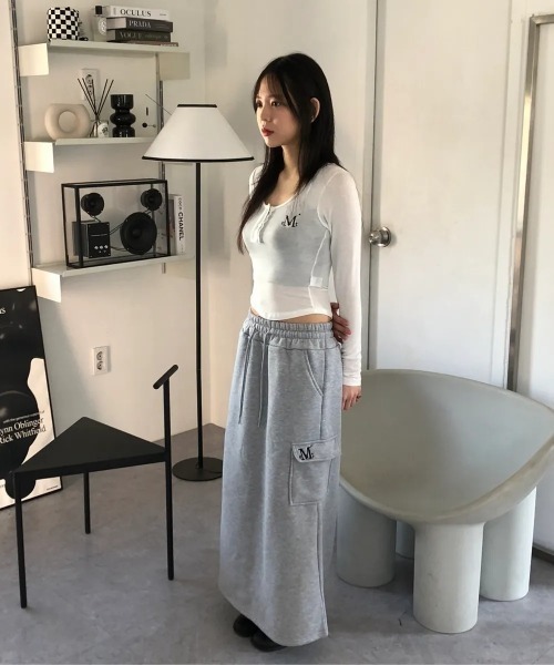 MUCENT(ムセント)の「【日本未発売/WEB限定】MUCENT(ムセント)/Uネック 裾ラウンド スナップボタン カットソー/HARING SIGNATURE LOGO SNAP BUTTON U NECK T(Tシャツ/カットソー・レディース・グレー/チャコールグレー/ブラック/ベージュ/ホワイト・FREE)」の7枚目の写真