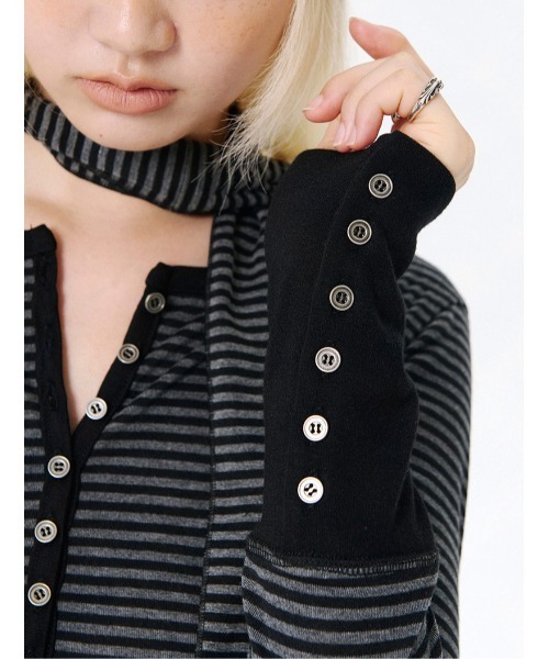 runningHIGH(ランニングハイ)の「A'GEM/9 × .kom 『runningHIGH/ランニングハイ』 BUTTON STRIPE L/S TEE with MUFFLER/ヘンリーネックデザイン マフラー付きボーダー長袖Tシャツ(Tシャツ/カットソー・レディース・ブラック/カーキ・FREE)」の6枚目の写真