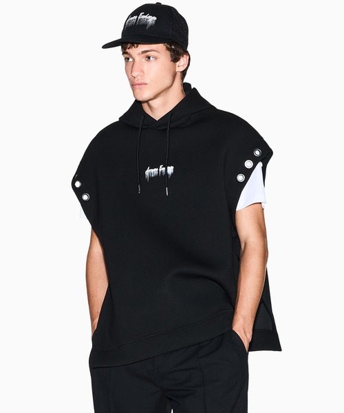 ARMANI EXCHANGE(アルマーニエクスチェンジ)の「【A|X アルマーニ エクスチェンジ】ハトメディテール ショートスリーブ フーデッドスウェットプルオーバー(スウェット・メンズ・ブラック・X-SMALL/X-LARGE/SMALL/MEDIUM/LARGE/XX-LARGE)」の1枚目の写真