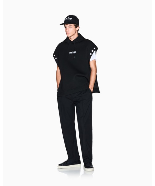 ARMANI EXCHANGE(アルマーニエクスチェンジ)の「【A|X アルマーニ エクスチェンジ】ハトメディテール ショートスリーブ フーデッドスウェットプルオーバー(スウェット・メンズ・ブラック・X-SMALL/X-LARGE/SMALL/MEDIUM/LARGE/XX-LARGE)」の4枚目の写真