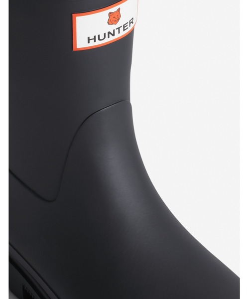 Maison Kitsune（メゾンキツネ）の「MAISON KITSUNE x HUNTER UNISEX DOWNPOUR SHORT BOOTS（レインシューズ・メンズ・モスグリーン/ブラック・41/40/39/38/37/36/42）」の7枚目の写真
