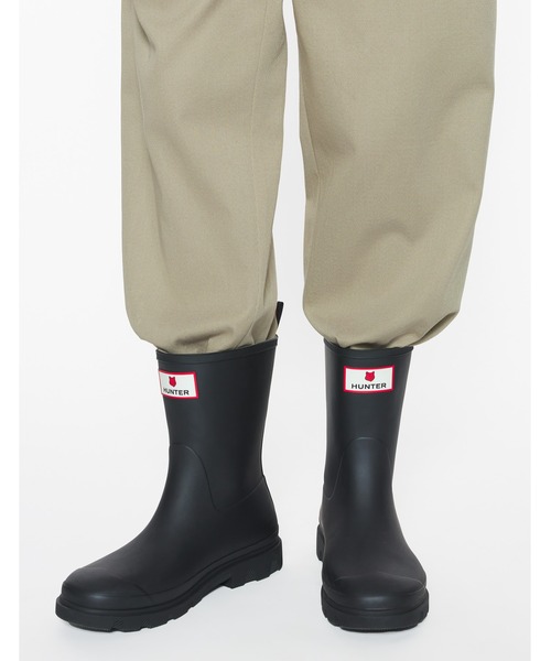 Maison Kitsune（メゾンキツネ）の「MAISON KITSUNE x HUNTER UNISEX DOWNPOUR SHORT BOOTS（レインシューズ・メンズ・モスグリーン/ブラック・41/40/39/38/37/36/42）」の9枚目の写真