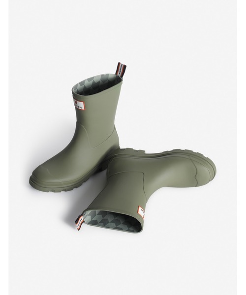 Maison Kitsune（メゾンキツネ）の「MAISON KITSUNE x HUNTER UNISEX DOWNPOUR SHORT BOOTS（レインシューズ・メンズ・モスグリーン/ブラック・41/40/39/38/37/36/42）」の14枚目の写真