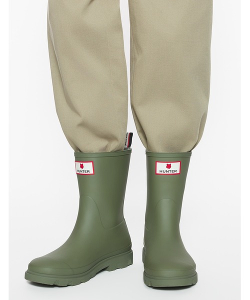 Maison Kitsune（メゾンキツネ）の「MAISON KITSUNE x HUNTER UNISEX DOWNPOUR SHORT BOOTS（レインシューズ・メンズ・モスグリーン/ブラック・41/40/39/38/37/36/42）」の17枚目の写真