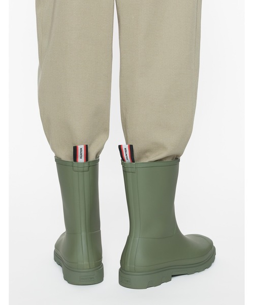 Maison Kitsune（メゾンキツネ）の「MAISON KITSUNE x HUNTER UNISEX DOWNPOUR SHORT BOOTS（レインシューズ・メンズ・モスグリーン/ブラック・41/40/39/38/37/36/42）」の18枚目の写真