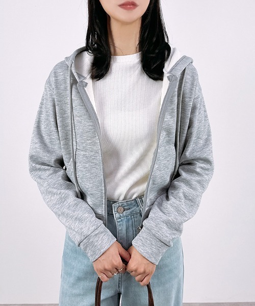 CLOTHY(クロシィ)の「【あったか裏ボアシリーズ】ショート丈裏ボアジップパーカー(パーカー・レディース・ブラック/グレー/オフホワイト・MEDIUM/LARGE)」の13枚目の写真