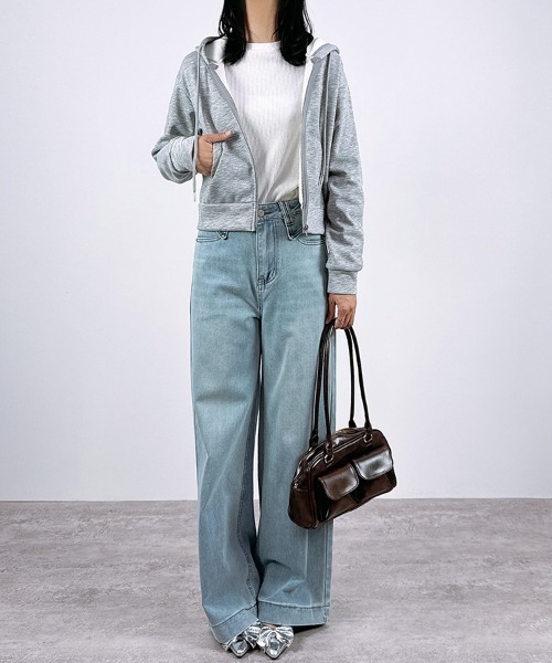 CLOTHY(クロシィ)の「【あったか裏ボアシリーズ】ショート丈裏ボアジップパーカー(パーカー・レディース・ブラック/グレー/オフホワイト・MEDIUM/LARGE)」の15枚目の写真
