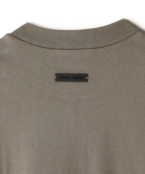 FOG ESSENTIALS（エフオージーエッセンシャルズ）の「Fear of God ESSENTIALS/FOG エッセンシャルズ/90'S FIT T-SHIRT（Tシャツ/カットソー・メンズ・カーキ/ブラック・M/S/L/XS）」の7枚目の写真
