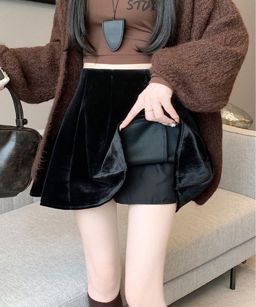 kirakiraShop(キラキラショップ)の「インパン付き ミニ フレア ベロア スカート(スカート・レディース・ブラック・S/L/M)」の4枚目の写真
