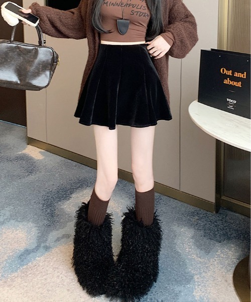 kirakiraShop(キラキラショップ)の「インパン付き ミニ フレア ベロア スカート(スカート・レディース・ブラック・S/L/M)」の5枚目の写真