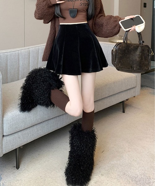 kirakiraShop(キラキラショップ)の「インパン付き ミニ フレア ベロア スカート(スカート・レディース・ブラック・S/L/M)」の6枚目の写真