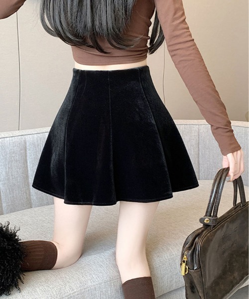 kirakiraShop(キラキラショップ)の「インパン付き ミニ フレア ベロア スカート(スカート・レディース・ブラック・S/L/M)」の7枚目の写真