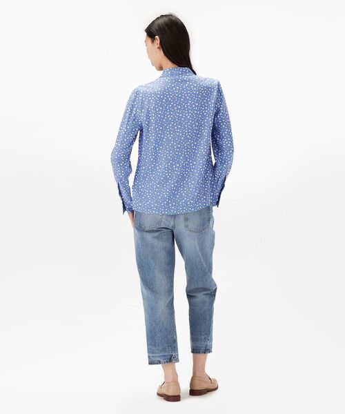 TOMMY HILFIGER(トミーヒルフィガー)の「フルイドビスコースボタニカルブラウス(シャツ/ブラウス・レディース・ブルー・34inch/32inch)」の4枚目の写真