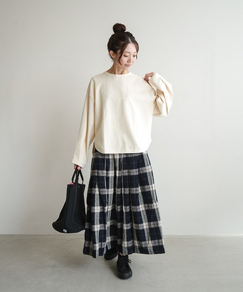 SOLAMONAT(ソラモナ)の「ペンネ天竺 袖タックプルオーバー(Tシャツ/カットソー・レディース・ブラック/ホワイト/キナリ/杢グレー・FREE)」の13枚目の写真
