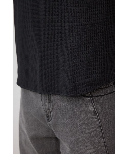 AZUL by moussy（アズールバイマウジー）の「袖刺繍ワッフルトップス（Tシャツ/カットソー・メンズ・グレー/ブラック/ホワイト・SMALL/MEDIUM/LARGE）」の15枚目の写真