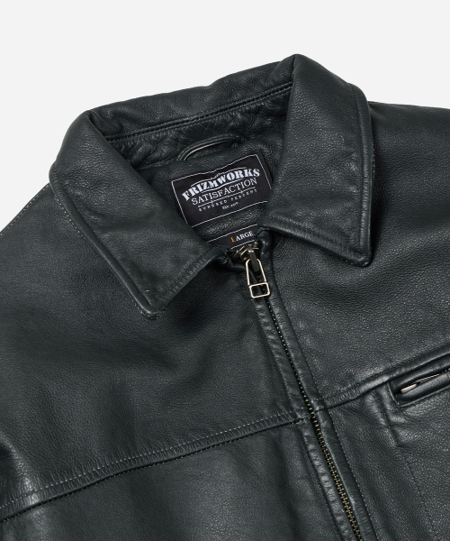 FRIZMWORKS（フリズムワークス）の「DESTROYED COWHIDE LEATHER JACKET _ WASHED OLIVE（ライダースジャケット・メンズ・その他・SMALL/MEDIUM/LARGE/X-LARGE）」の4枚目の写真