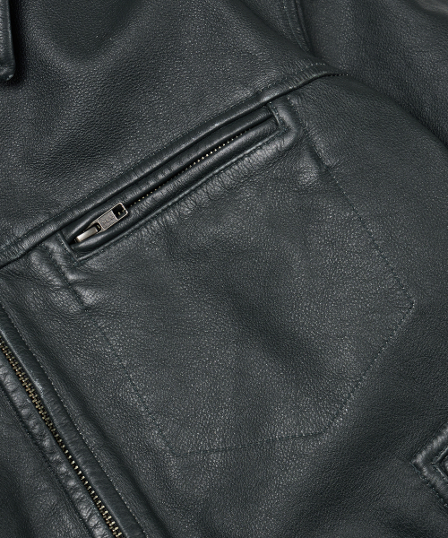 FRIZMWORKS（フリズムワークス）の「DESTROYED COWHIDE LEATHER JACKET _ WASHED OLIVE（ライダースジャケット・メンズ・その他・SMALL/MEDIUM/LARGE/X-LARGE）」の5枚目の写真