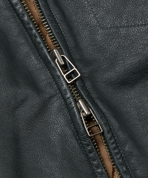 FRIZMWORKS（フリズムワークス）の「DESTROYED COWHIDE LEATHER JACKET _ WASHED OLIVE（ライダースジャケット・メンズ・その他・SMALL/MEDIUM/LARGE/X-LARGE）」の7枚目の写真