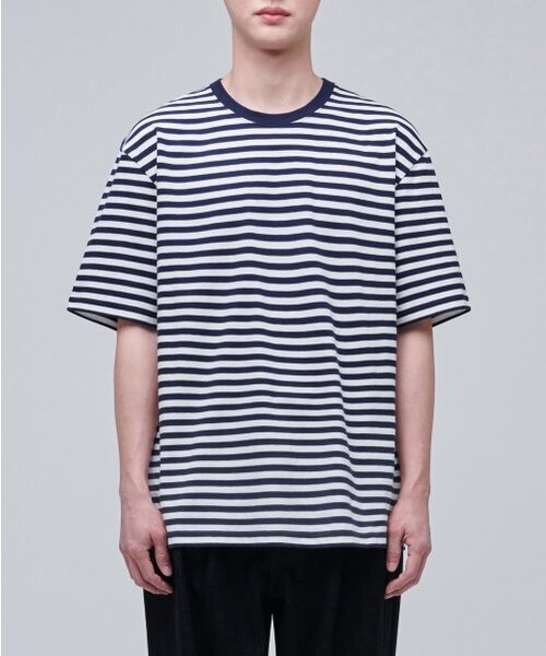 MUSINSA STANDARD（ムシンサスタンダード）の「ストライプリラックスクルーネックTシャツ[ネイビー]（Tシャツ/カットソー・メンズ・その他・SMALL/MEDIUM/LARGE/X-LARGE/XX-LARGE/XXX-LARGE）」の2枚目の写真
