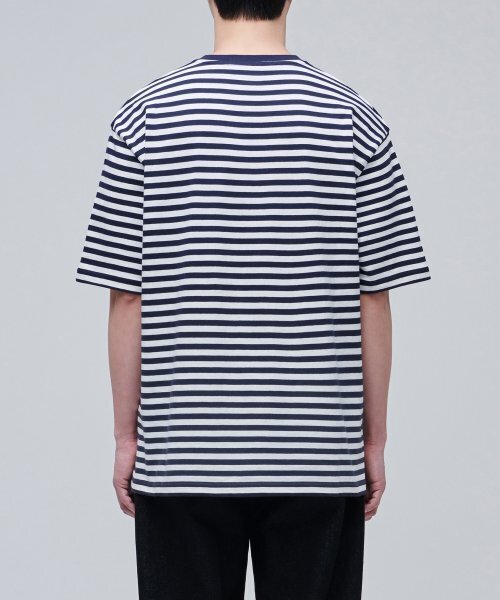 MUSINSA STANDARD（ムシンサスタンダード）の「ストライプリラックスクルーネックTシャツ[ネイビー]（Tシャツ/カットソー・メンズ・その他・SMALL/MEDIUM/LARGE/X-LARGE/XX-LARGE/XXX-LARGE）」の3枚目の写真