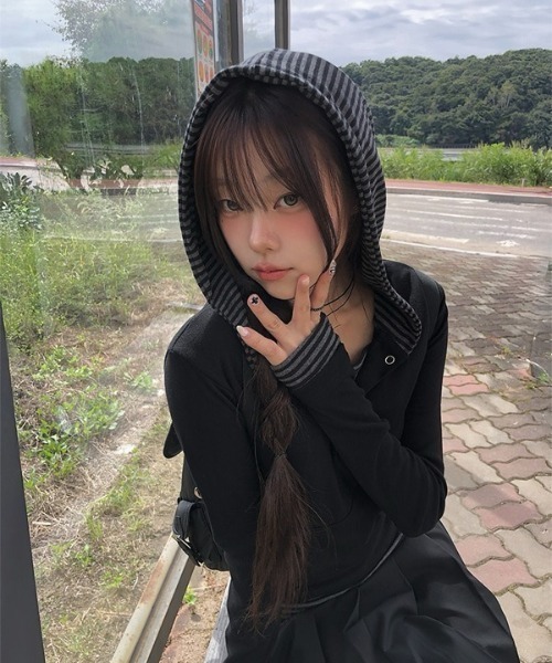 anyonemore（エニワンモア）の「ボーダー配色スナップフードボタンTシャツ（パーカー・レディース・ブラック・FREE）」の6枚目の写真