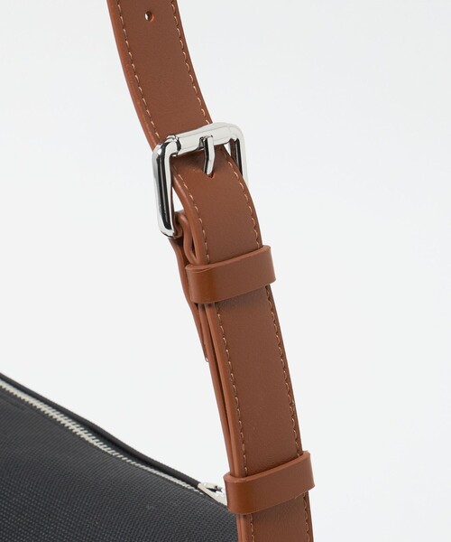 BEAUTY&YOUTH UNITED ARROWS(ビューティーアンドユースユナイテッドアローズ)の「“Emboss Bag Series” ミニ ボディ ショルダーバッグ(ショルダーバッグ・メンズ・その他1/ブラック・FREE)」の9枚目の写真