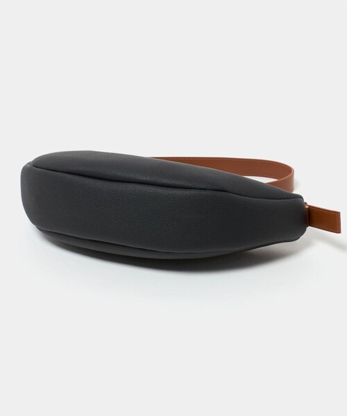 BEAUTY&YOUTH UNITED ARROWS(ビューティーアンドユースユナイテッドアローズ)の「“Emboss Bag Series” ミニ ボディ ショルダーバッグ(ショルダーバッグ・メンズ・その他1/ブラック・FREE)」の10枚目の写真