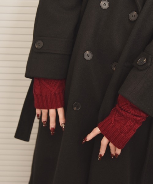 VIBGYOR Women（ヴィブジョー　ウィメン）の「【float】ケーブルニット デザイン アームカバー/アームウォーマー【6色展開】（アームカバー・レディース・チャコール/ホワイト/ブラウン/ワインレッド/ブラック/グレー・FREE）」の6枚目の写真