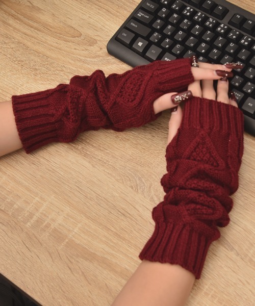 VIBGYOR Women（ヴィブジョー　ウィメン）の「【float】ケーブルニット デザイン アームカバー/アームウォーマー【6色展開】（アームカバー・レディース・チャコール/ホワイト/ブラウン/ワインレッド/ブラック/グレー・FREE）」の17枚目の写真