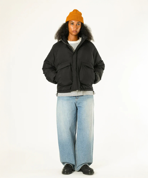 WISM(ウィズム)の「Estudio Niksen / エストゥディオ・ニクセン Raglan Puffer Jacket(ダウンジャケット/コート・メンズ・ベージュ/ブラック・1/2)」の18枚目の写真