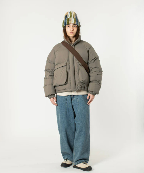 WISM(ウィズム)の「Estudio Niksen / エストゥディオ・ニクセン Raglan Puffer Jacket(ダウンジャケット/コート・メンズ・ベージュ/ブラック・1/2)」の12枚目の写真