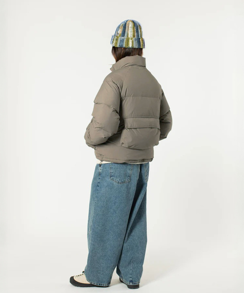 WISM(ウィズム)の「Estudio Niksen / エストゥディオ・ニクセン Raglan Puffer Jacket(ダウンジャケット/コート・メンズ・ベージュ/ブラック・1/2)」の14枚目の写真