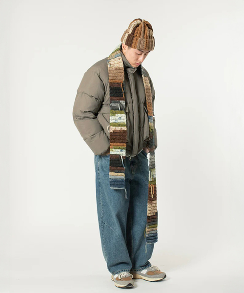 WISM(ウィズム)の「Estudio Niksen / エストゥディオ・ニクセン Raglan Puffer Jacket(ダウンジャケット/コート・メンズ・ベージュ/ブラック・1/2)」の7枚目の写真