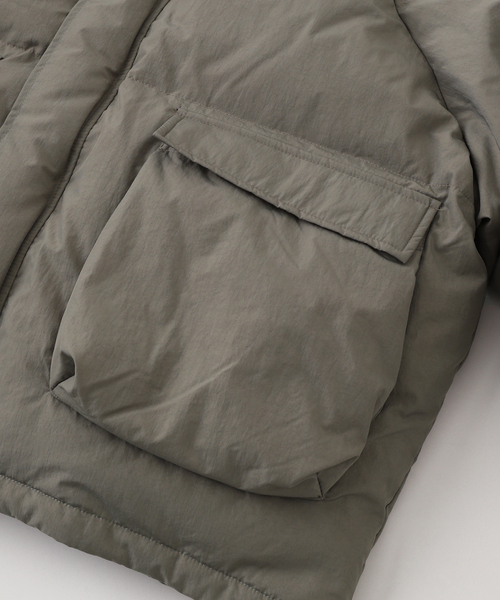 WISM(ウィズム)の「Estudio Niksen / エストゥディオ・ニクセン Raglan Puffer Jacket(ダウンジャケット/コート・メンズ・ベージュ/ブラック・1/2)」の10枚目の写真